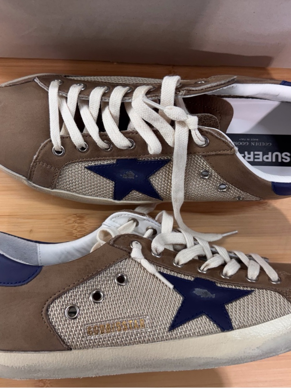 Golden Goose Box with Milk/Taupe/Dark Blue Label - Picture 6 of 9
